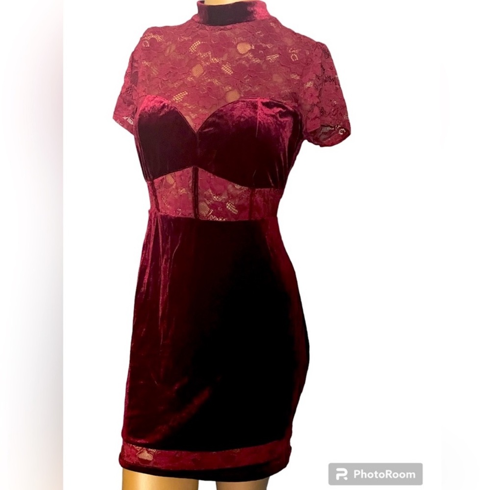 💗 Privy - Womans Velvet Bodycon Dress w/ Lace